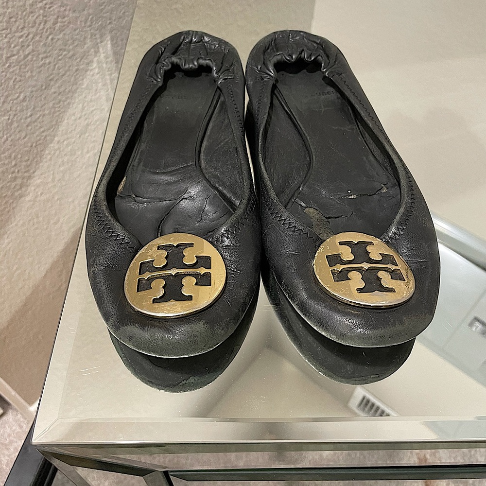 Black Tory Burch Flats w/ Gold Emblem - Size 7.5